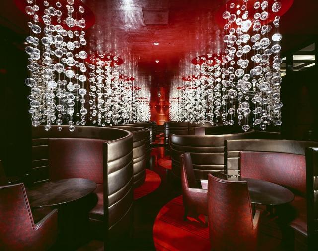 仿佛独立房间一样的感觉“餐厅ankomst”。配备吊灯充满奢华感的空间。