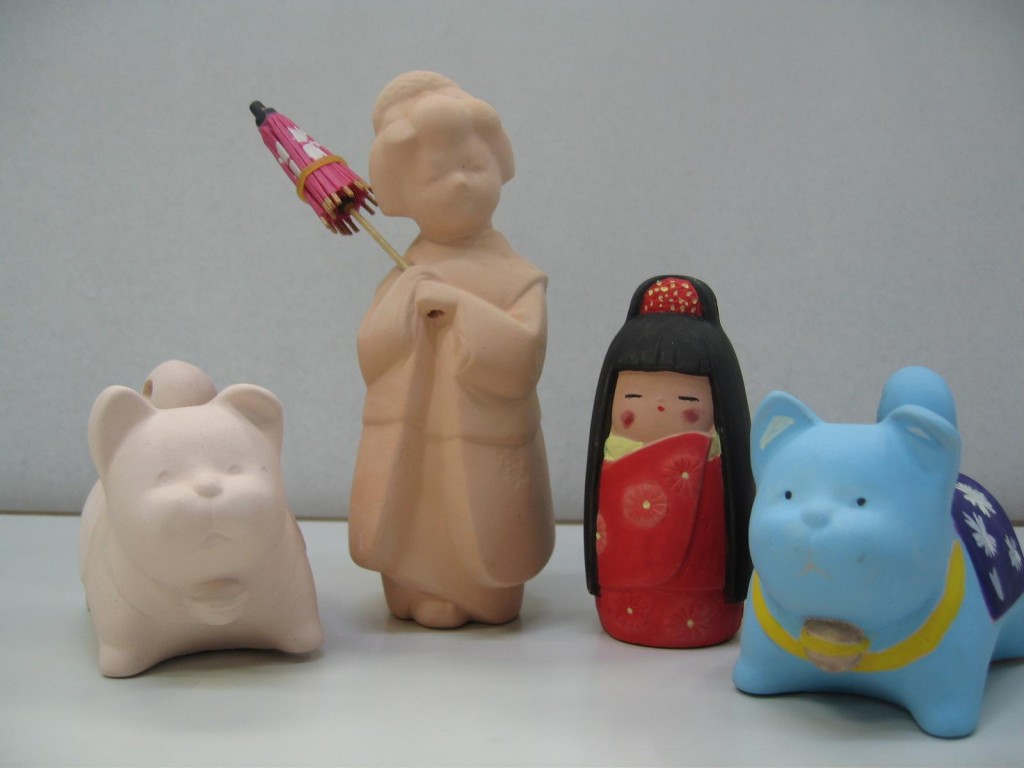 Try decorating Hakata dolls | The Official Guide to Fukuoka City 