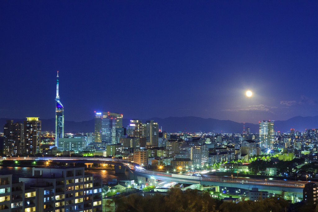 博多 天神エリアからすぐ行ける 福岡市内の夜景がきれいなビューポイント 福岡 博多の観光情報が満載 福岡市公式シティガイド よかなび