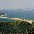 志賀島から見る海の中道（提供：福岡市）
