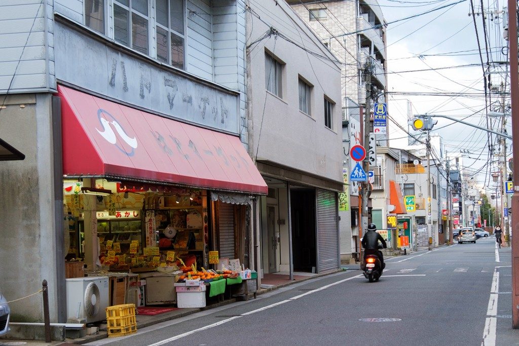箱崎の商店街はちょっと珍しい形です。