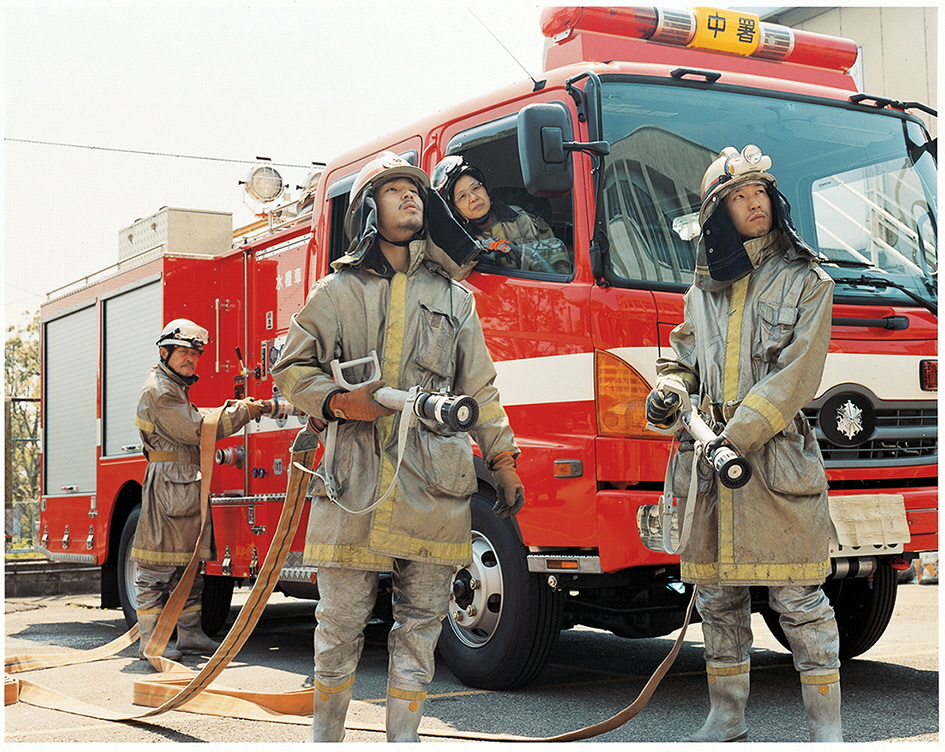 浅田政志『浅田家』消防士（2006年）