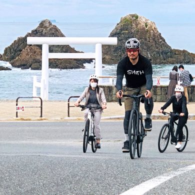 Let's ride an e-bike through Futamigaura!