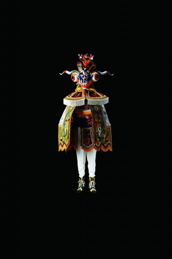 悪魔踊りの仮面と衣装(ボリビア)　国立民族学博物館蔵　撮影：藤原一徳