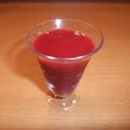 生血は、りんごジュースで割ると非常に飲みやすくなります。