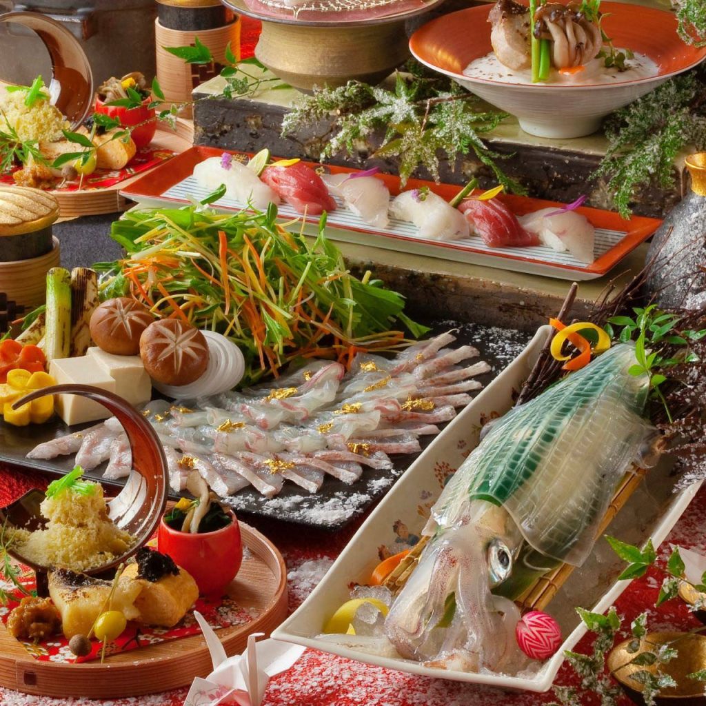 焼物、寿司、活け造りなど各コース料理は8000円からご用意。