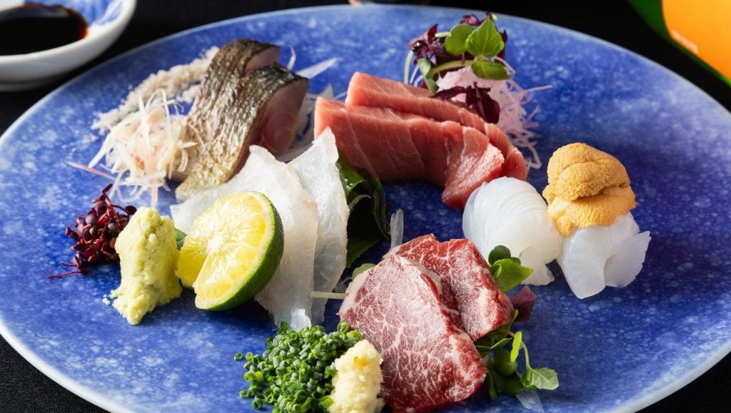 新鮮な魚介類は、お刺身・お寿司でどうぞ。焼物もあります。