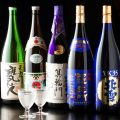 同店の料理を引き立てる、希少な日本酒も数多く揃えている。