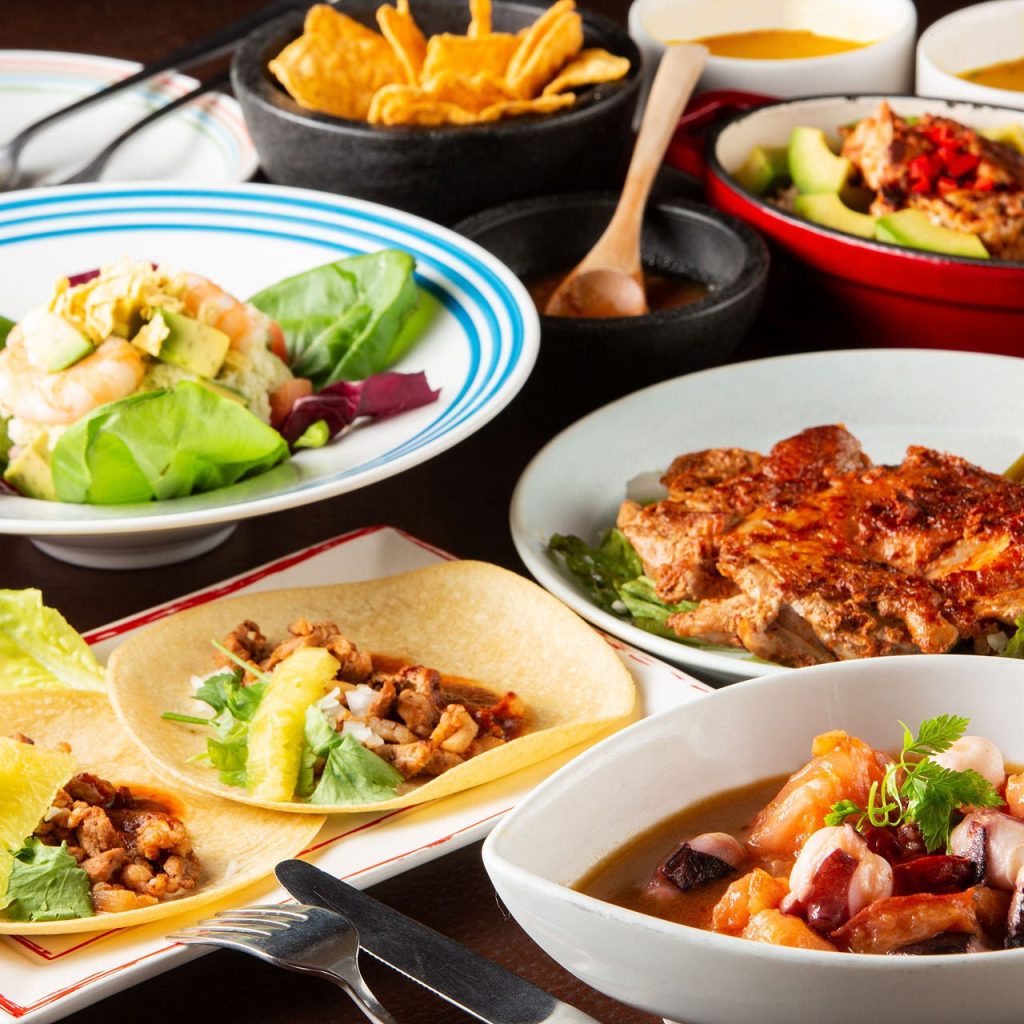 色々な料理が堪能できるメキシカンコースはお得！