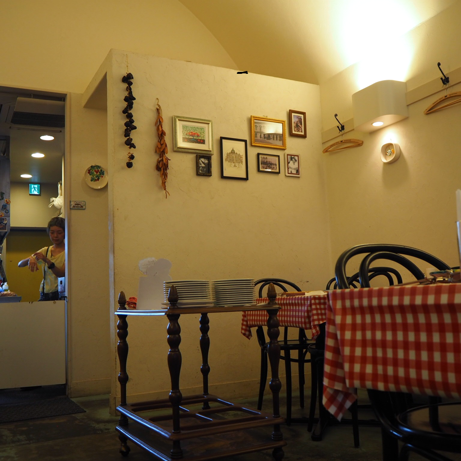 南イタリアの食堂のように、気を張らず過ごせるお店です。