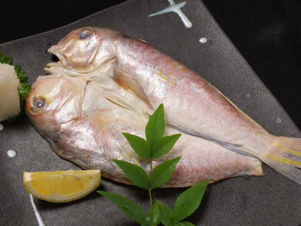 市場から買い付けた魚は、質や型の良いものを味わえます☆