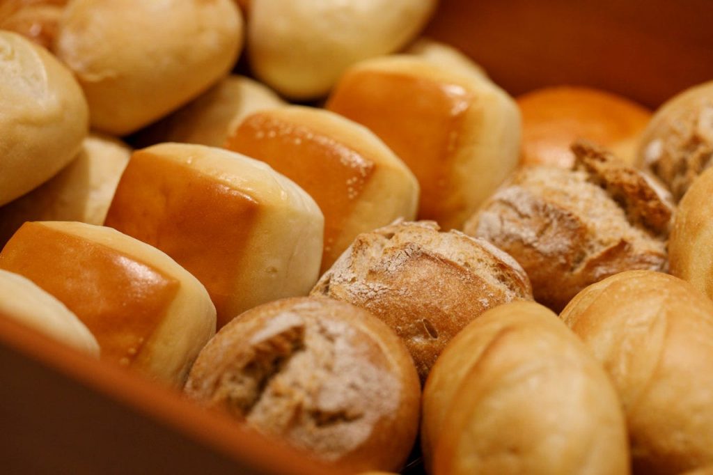 ≪選べるランチ≫こだわりのパンも毎日数種類ご用意してます。