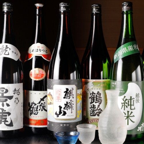 各地の日本酒を多数取り揃えております♪