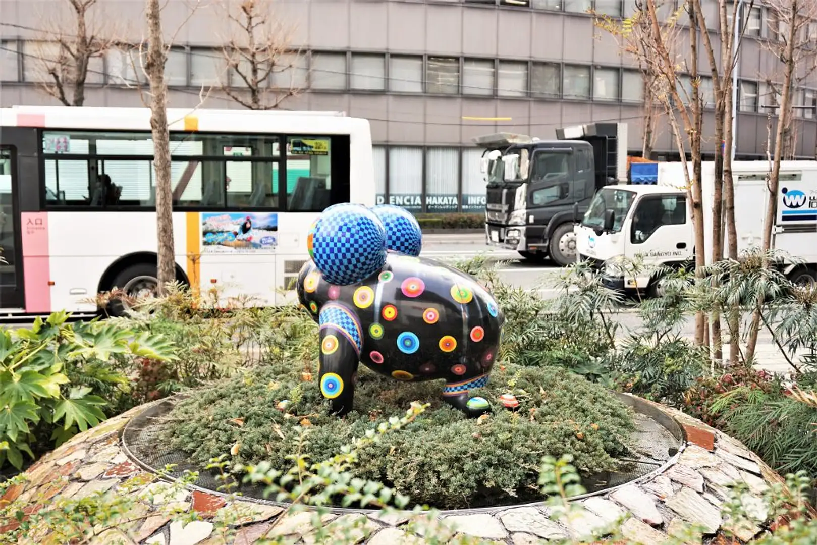 パブリックアート】洪易（ホンイ）《福蛙 Lucky Frog》 | 観光スポット