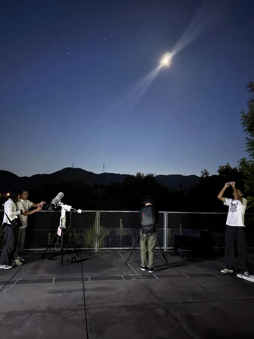 スマホで撮る夜景の楽しみ方（撮影様子②）