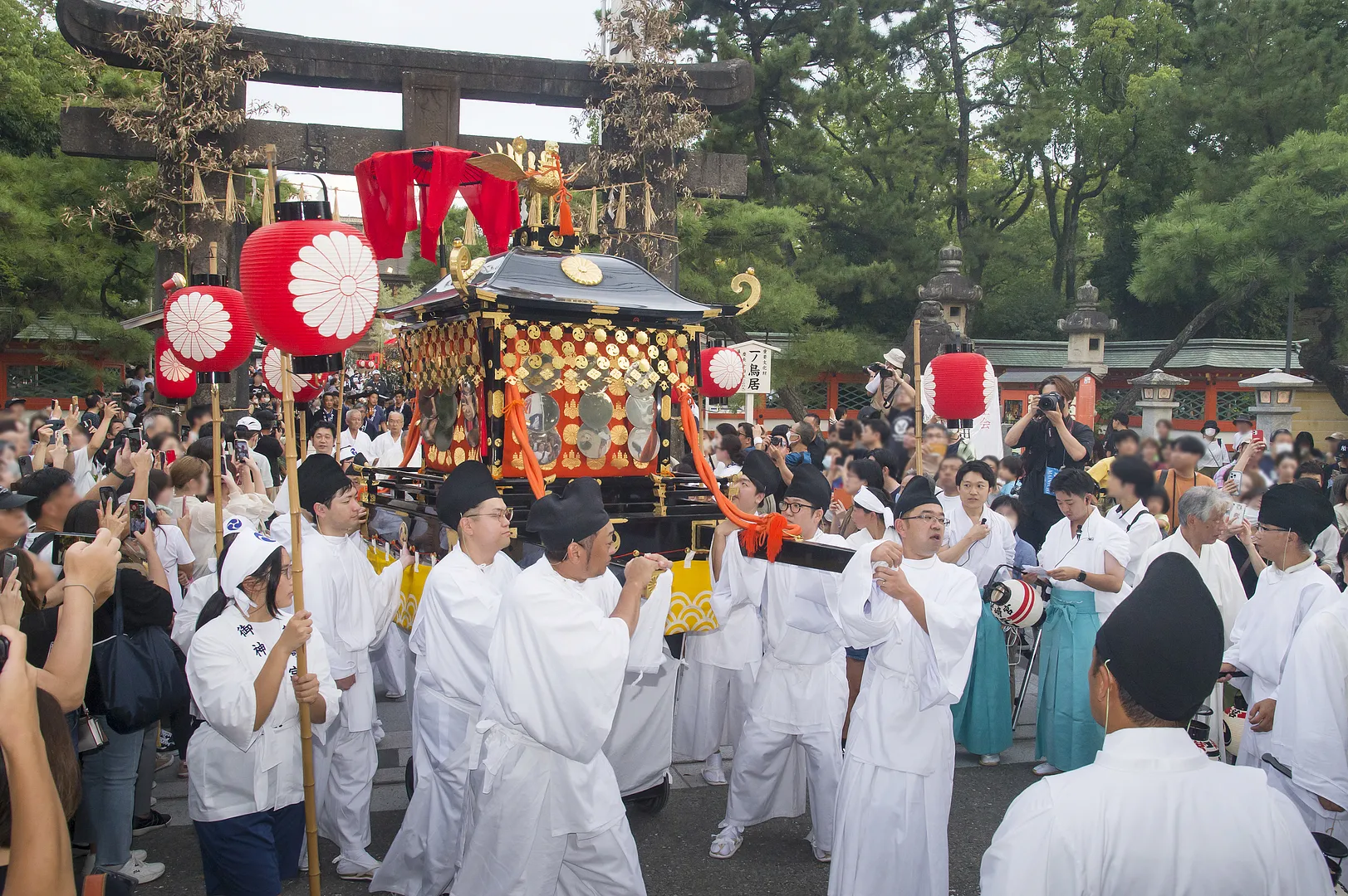 2年に一度開催される御神幸（御神輿行列）の様子