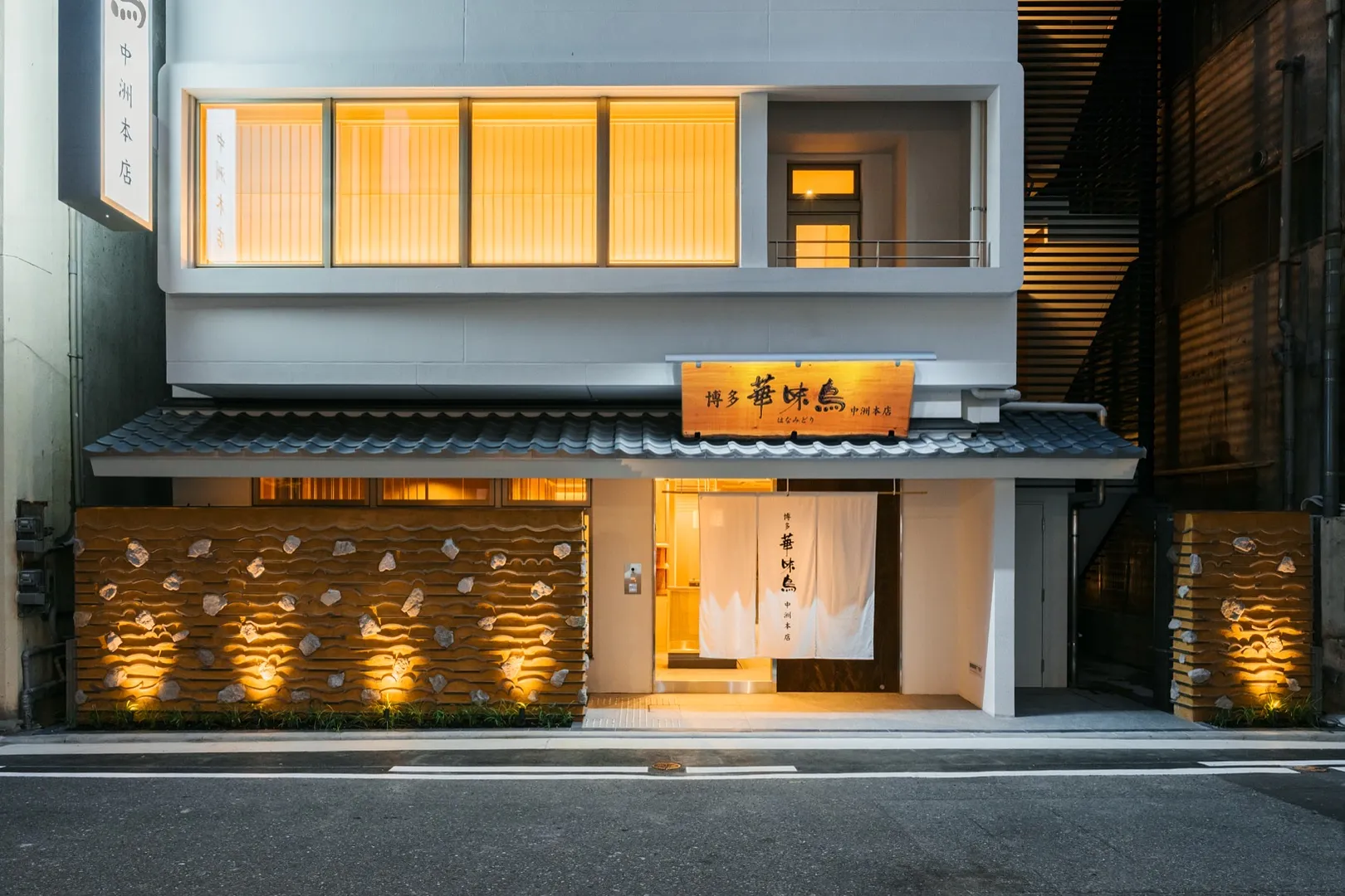 中洲本店_外観02_夜 (3).jpg