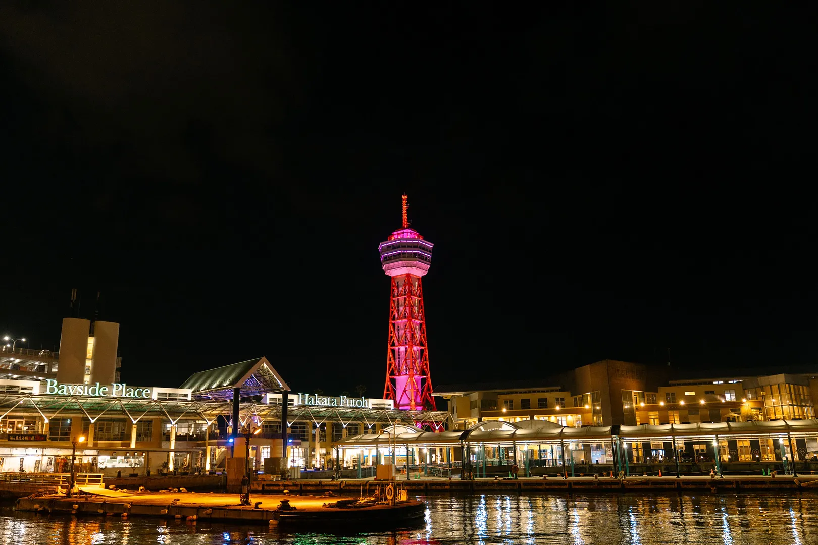 福岡の夜は、少し高い場所から見るともっと美しい。上空から楽しむ4つの夜景スポット12