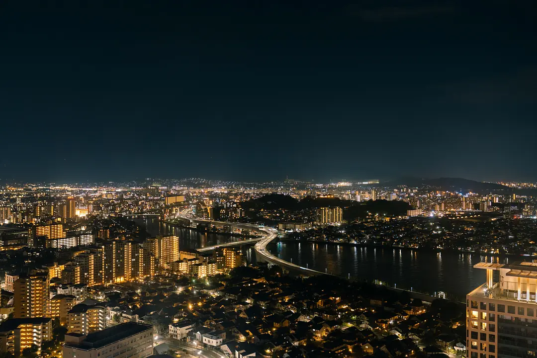 福岡の夜は、少し高い場所から見るともっと美しい。上空から楽しむ4つの夜景スポット14