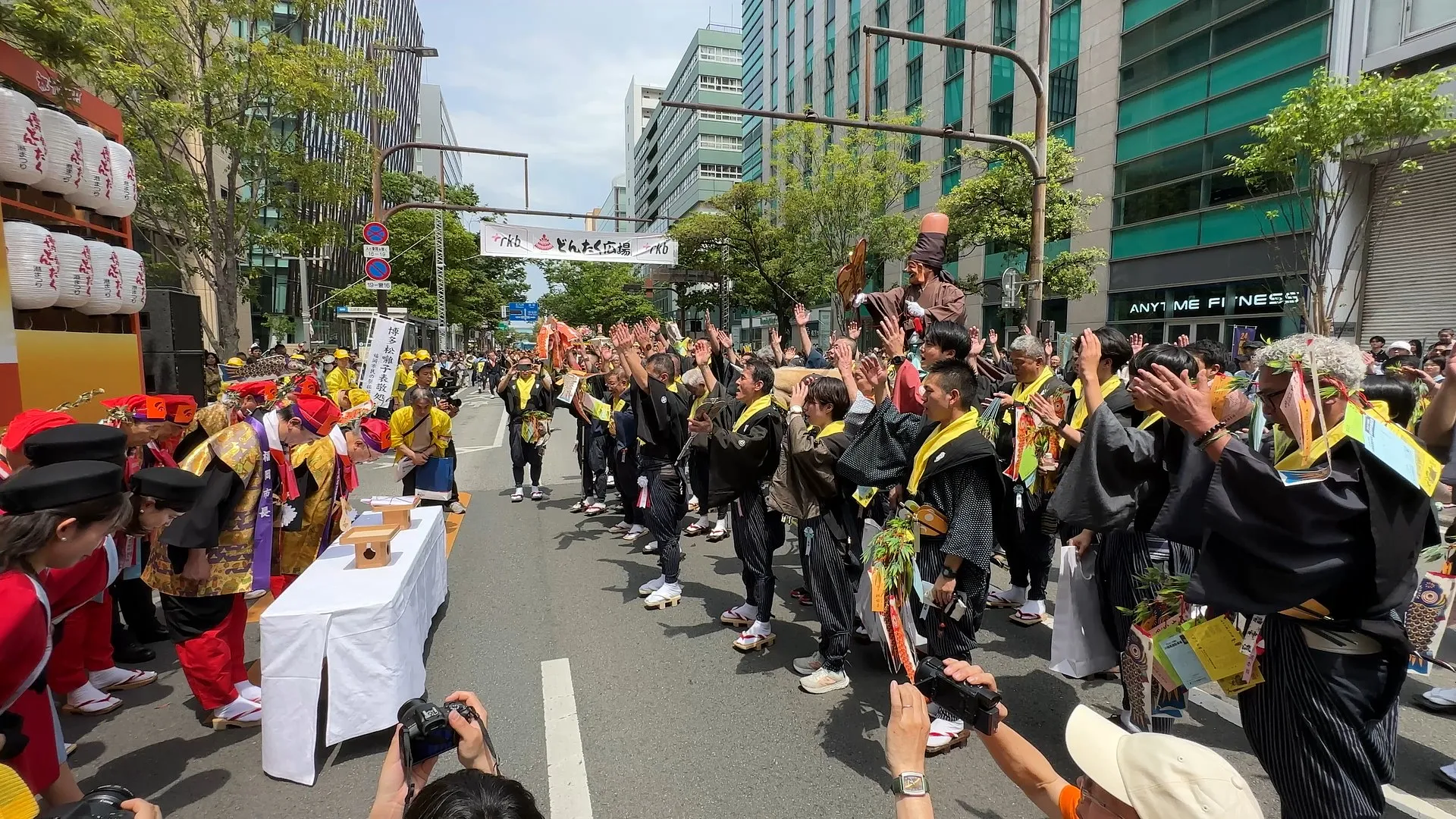 博多松囃子による表敬の様子。（過去開催時の様子）