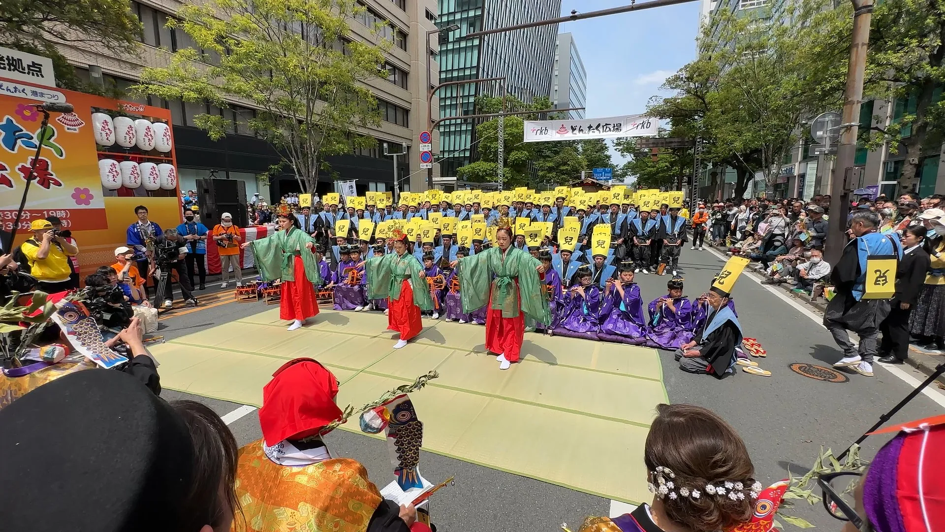 博多松囃子兒による「舞」の披露の様子。（過去開催時の様子）