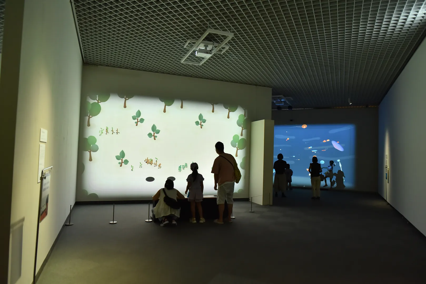 過去の巡回会場での展示風景