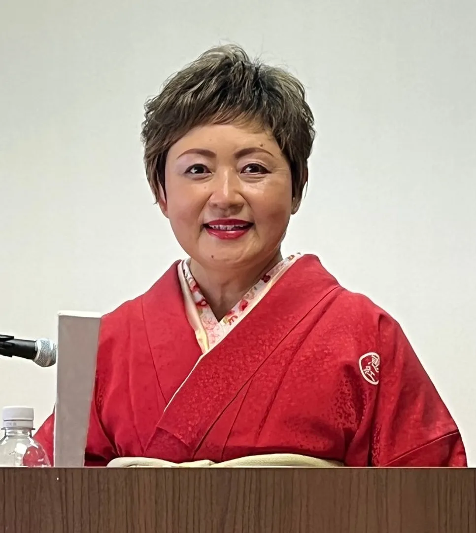 講談師 金印亭恵紅