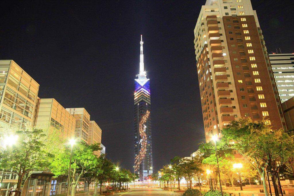 夜の福岡タワー