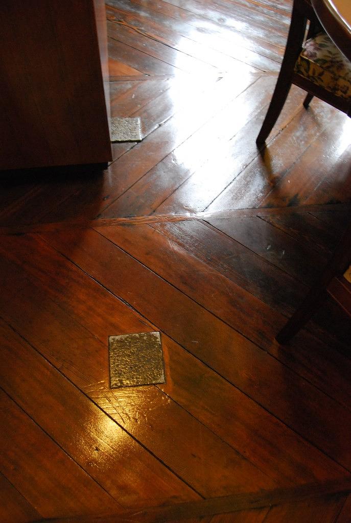 旧福岡県公会堂貴賓館_遊戯室床