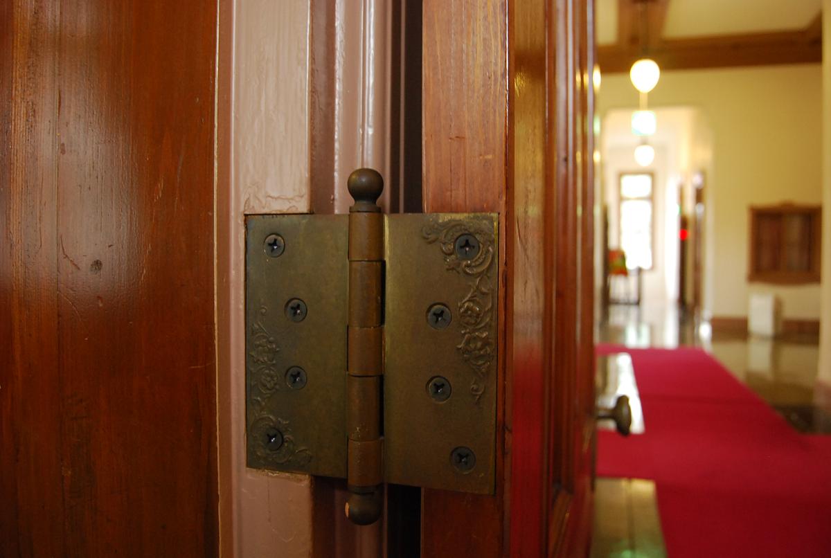 旧福岡県公会堂貴賓館_蝶番