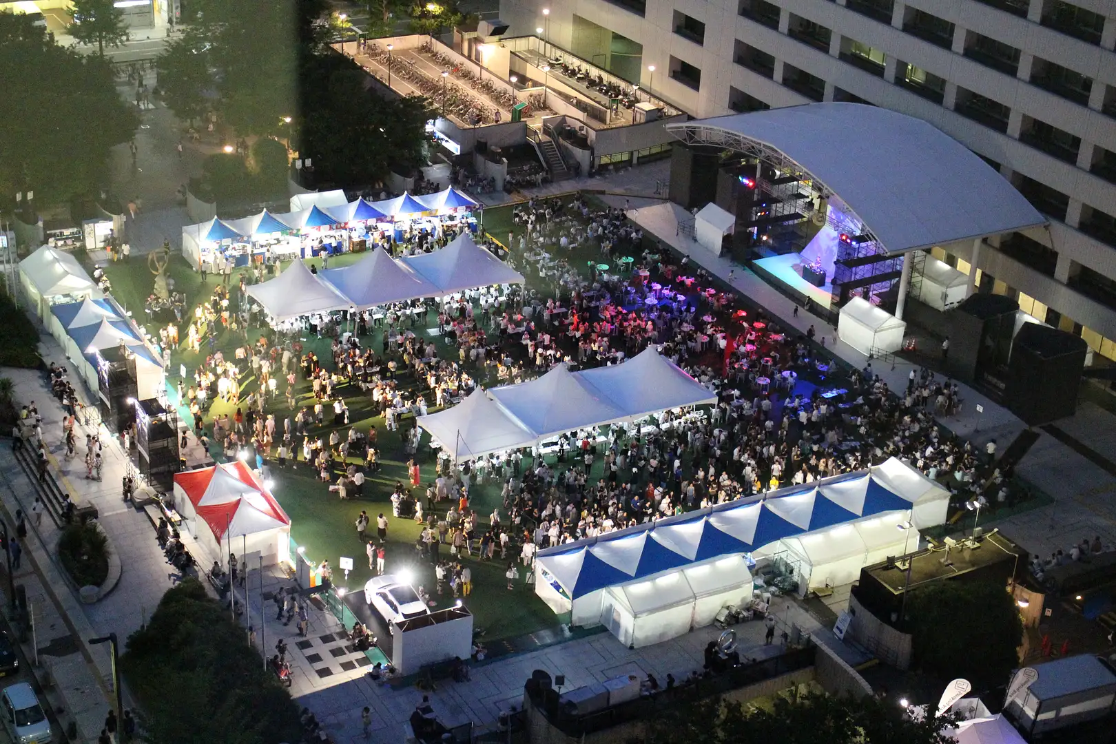 福岡 市役所 西側 ふれあい 広場