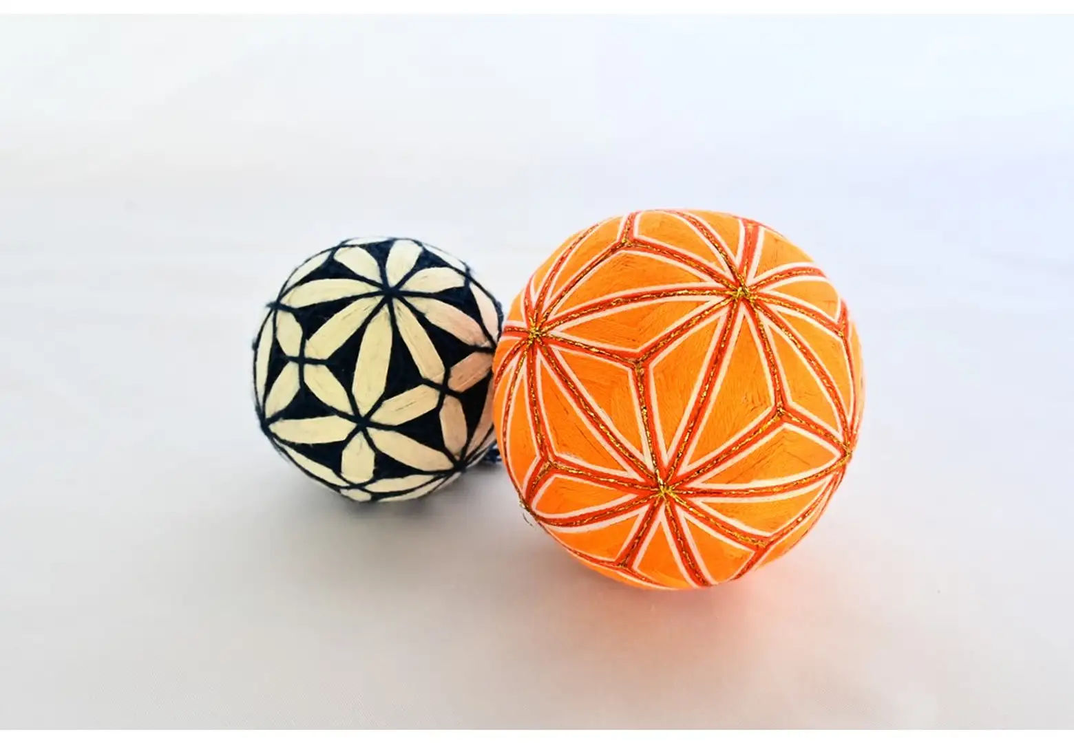 【とんぼ】能登乃石蒔絵　能登地方の自然石に施した日本の伝統工芸の技 とんぼ】能登乃石蒔絵 自然石の持つ形・色・模様の妙に施