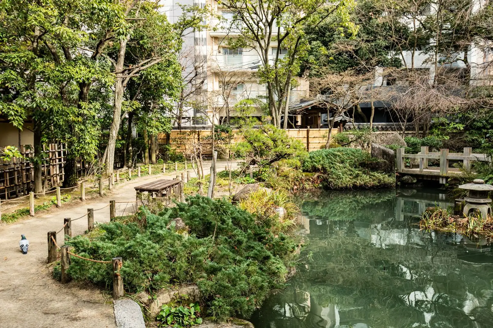 楽 水 園