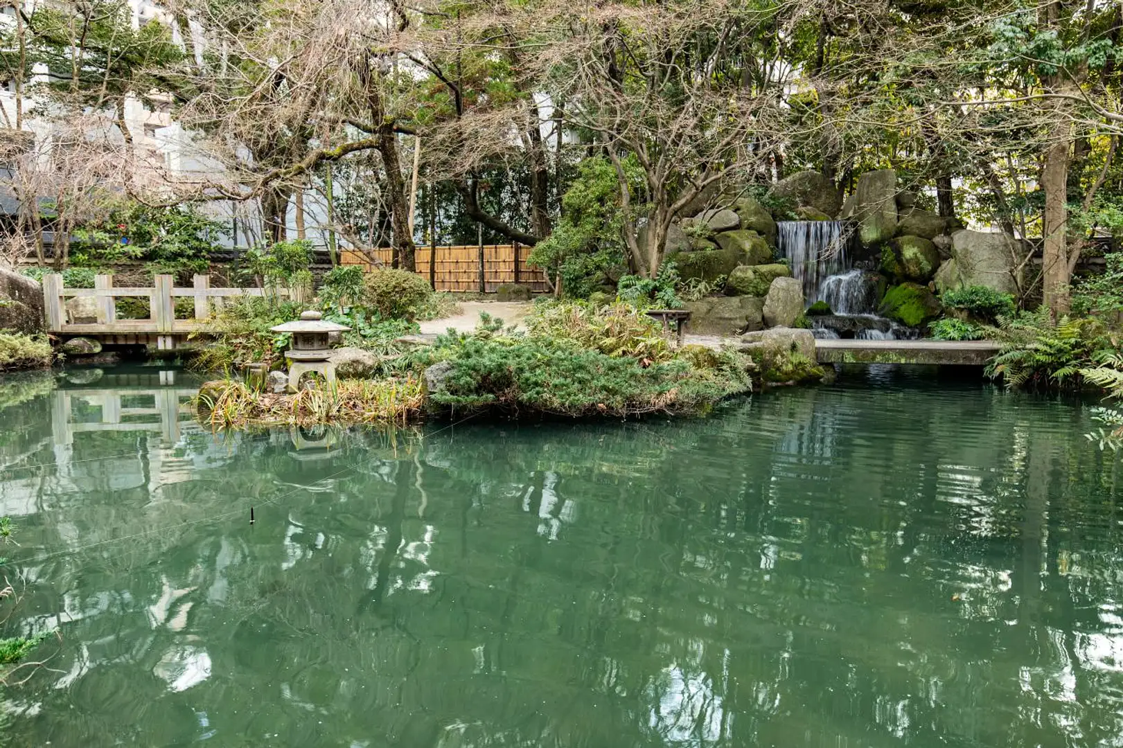 楽 水 園