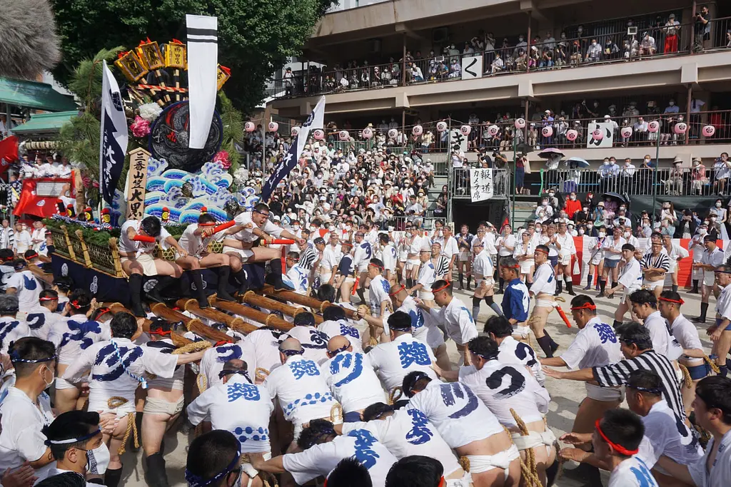 7月の博多を駆ける櫛田神社の祇園山笠